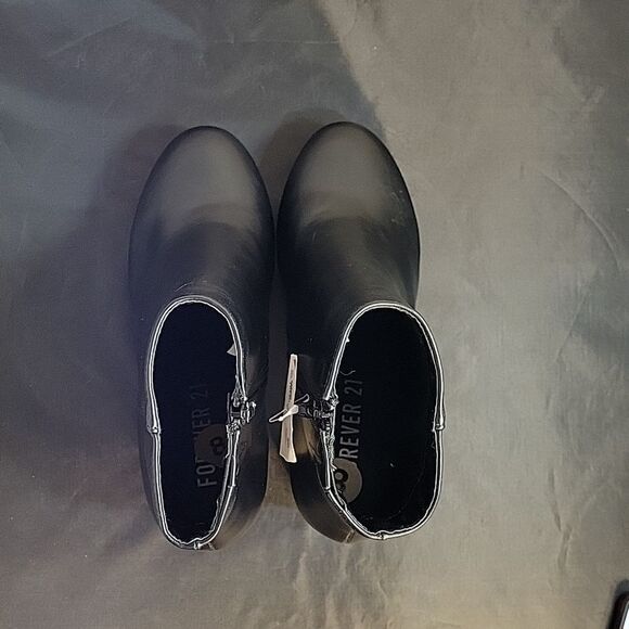BRAND NEW FOREVER 21 BLOCK ZIP CLOSURE ROUND TOE SLIP-ON FAUX LEATHER BOOT - Picture 10 of 15